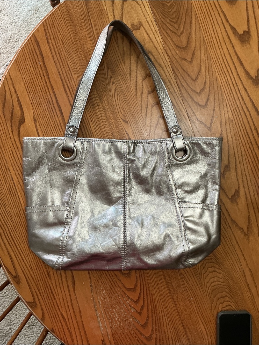 Fossil Metallic Silver Leather Tote Bag - Stylish Everyday Shoulder Bag - Picture 2 of 6